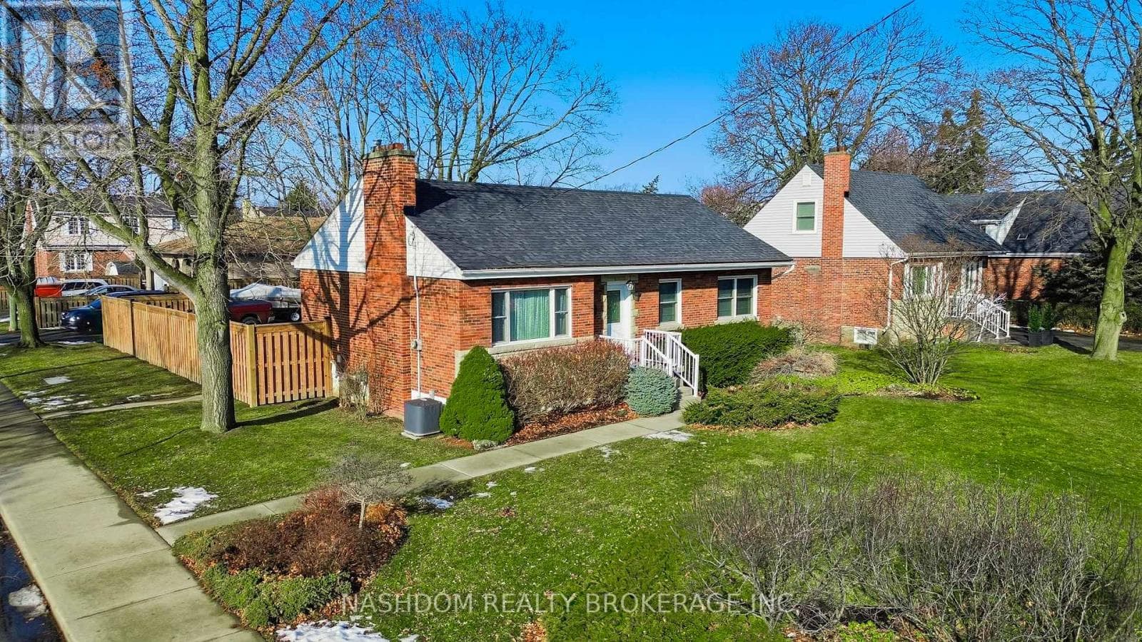 1 Bryant Court, Hamilton (Corman), Ontario L8K4A9